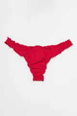 Vedetina de color rojo con diseño fruncido y detalles de encaje, ofreciendo un calce sensual y divertido.