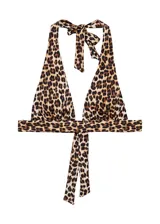 Top de bikini con estampado de leopardo, diseño de triángulo, cuello de pico, tirantes anchos y cierre de lazo en cuello y espalda.