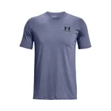 Remera celeste de Under Armour, corte clásico, mangas cortas y logo estampado en el pecho.