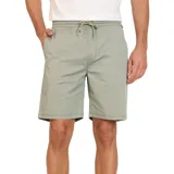 Bermuda de hombre color verde con cintura elastizada y cordón de ajuste.