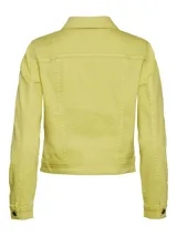Chaqueta de jean amarilla con cuello clásico, cierre frontal con botones, mangas largas y bolsillos con solapa en el pecho.