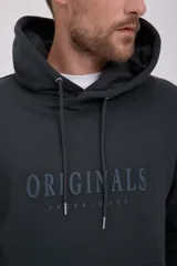 Hoodie tipo canguro gris oscuro, de manga larga con capucha y fit regular. Cuenta con un bolsillo y estampado de goma con el logo de Jack & Jones Originals.