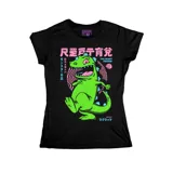 Remera negra entallada de algodón con estampado de Reptar, el dinosaurio de la serie animada Rugrats. Incluye texto en japonés y el logo de la marca EMEXEM.