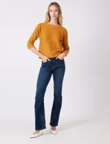 Buzo de tejido acanalado color mostaza, con escote tipo bote y mangas 3/4 estilo japonés.