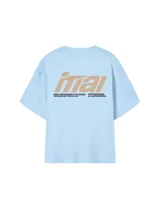 Remera celeste de algodón con estampado en el frente con el logo de la marca en color marrón.