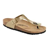 Sandalias Birkenstock modelo Gizeh, color dorado, con tira de dedo y hebilla lateral ajustable.