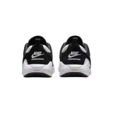 Championes urbanos Nike Jordan CMFT ERA, color blanco y negro, con detalles en cuero sintético y malla.