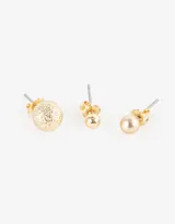 Set de tres pares de aros dorados con forma de bolita, de diferentes tamaños y texturas.