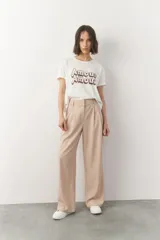 Pantalón sastrero de modal, de tiro alto y holgado, con doble pretina y diseño elegante.