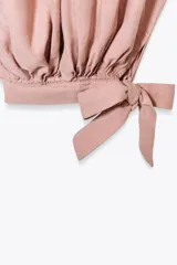 Pantalón bombacho de lyocell color rosa pálido, con cintura elástica y lazos ajustables en los tobillos.
