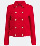 Saco femenino color rojo, de tejido polivelour, con cuello solapa, manga larga y diseño cruzado abotonado con botones dorados.