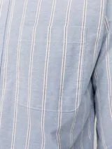 Camisa de vestir Jack & Jones Premium de manga larga a rayas verticales celestes y blancas, con cuello abotonado y corte slim fit.