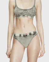 Calzoncillos tipo bikini de algodón elástico, color gris claro con efecto desteñido oscuro en la cintura, imitando el denim. Presentan una banda elástica con el logotipo de Diesel Industry.