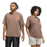 Remera marrón de corte holgado con estampado de una pelota de baloncesto y texto "Adidas World Class Basketball Exhibition Los Angeles".