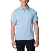 Polo de hombre Columbia Tech Trail, color blanco, de manga corta, con logo bordado en el pecho. Confeccionada en tejido hidroabsorbente Omni-Wick™ con elastano.