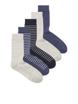 Pack de cinco pares de medias deportivas de algodón con ajuste cómodo. Diseño básico con rayas horizontales y colores azul marino, gris y beige.