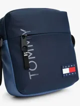 Bandolera Tommy Jeans color azul marino, con logo de la marca estampado en el frente.