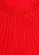 Musculosa blanca de algodón con cuello redondo y tejido de canalé.