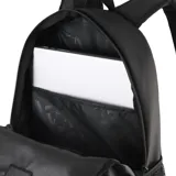 Mochila Puma Phase Patch negra con logo de Puma estampado en blanco y parches decorativos.