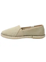 Alpargatas color ocre con suela de yute y goma.