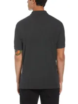 Polo Original Penguin Daddy color gris oscuro, de corte recto y mangas cortas. Confeccionada en algodón orgánico con tejido interlock y cuello con solapa.