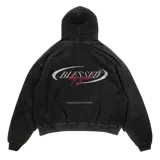 Hoodie negro con diseño gráfico en la parte trasera y corte cropped.