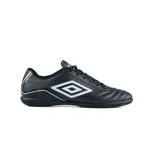 Championes de fútbol sala Umbro Classico III IC, color negro con detalles en blanco, con suela de goma para mejor agarre en interiores.