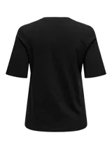 Remera negra de corte recto con estampado rectangular plateado con la palabra 'EPIC' en la parte superior y la frase 'READY FOR THE WORLD' en la parte inferior.