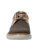 Zapato acordonado Hush Puppies modelo Bangu, color marrón, con capellada de cuero y tejido sintético, forro de cuero y textil, plantilla de cuero y algodón orgánico, y suela Comfort Flex de EVA.