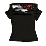Remera negra de algodón con cuello redondo y mangas cortas. Estampado frontal con texto en blanco. Corte slim fit.