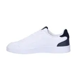 Championes Puma Shuffle de hombre, color blanco con detalles en azul marino y dorado.