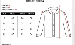 Sobrecamisa negra de gabardina con cuello clásico, cierre frontal con botones a presión, dos bolsillos con solapa abotonada en el pecho y mangas largas con puños abotonados.