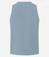 Musculosa deportiva femenina color azul verdoso, con cuello redondo y sisas amplias. Presenta un estampado frontal con el texto curvo "ATHLETIC CLUB est. 1990".