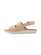Sandalia color beige con capellada de cuero, suela blanca y ajuste con hebilla.