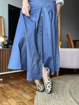 Mules con estampado animal print, con puntera cerrada y tira trasera.