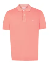 Chomba color salmón de piqué de algodón orgánico, con cuello clásico y tapeta de dos botones.