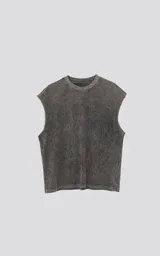 Musculosa gris con efecto nevado, corte oversize y hombros caídos.
