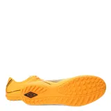 Championes de fútbol Umbro Classico III TF, color blanco con detalles en negro.