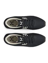 Zapatillas urbanas Under Armour W Essential Runner, color negro con detalles en blanco y suela marrón.