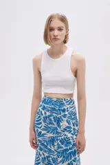 Top blanco de morley, corte crop y breteles anchos.