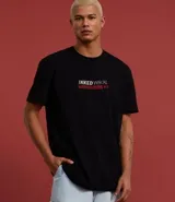 Remera negra de algodón con corte comfort, cuello redondo y mangas cortas. Estampa frontal y trasera con lettering "Inked Yokai".