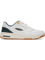 Zapatillas deportivas Under Armour modelo Flex, color blanco con detalles en verde oscuro y amarillo mostaza. Presentan una silueta inspirada en el estilo de baloncesto retro, con parte superior de cuero y suela de goma color caramelo.