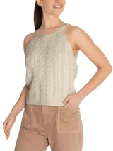 Musculosa color beige con diseño de trenzas, cuello redondo y breteles anchos.