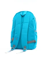 Mochila Umbro color celeste con detalles en gris. Presenta el logo de la marca en el frente y un bolsillo frontal con red. Tiene correas ajustables y cierre con cremallera.