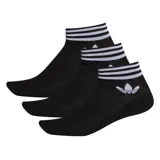 Pack de tres pares de medias Adidas cortas negras con logo del trifolio blanco y tres rayas blancas en el puño.