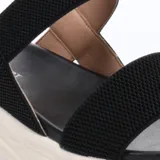 Sandalias Lady Confort Vitre con tiras elásticas cruzadas en empeine y tobillo, base blanca y plantilla marrón.