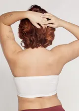 Soutien strapless negro de microfibra con copas removibles.