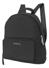 Mochila verde con textura símil cuero, cierre superior y bolsillo frontal con cierre.