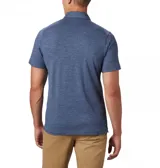Polo de hombre Columbia Tech Trail, color blanco, de manga corta, con logo bordado en el pecho. Confeccionada en tejido hidroabsorbente Omni-Wick™ con elastano.