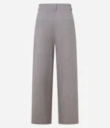 Pantalón wide leg de vestir color beige, con cintura alta, trabillas para cinturón, pliegues frontales y bolsillos laterales.